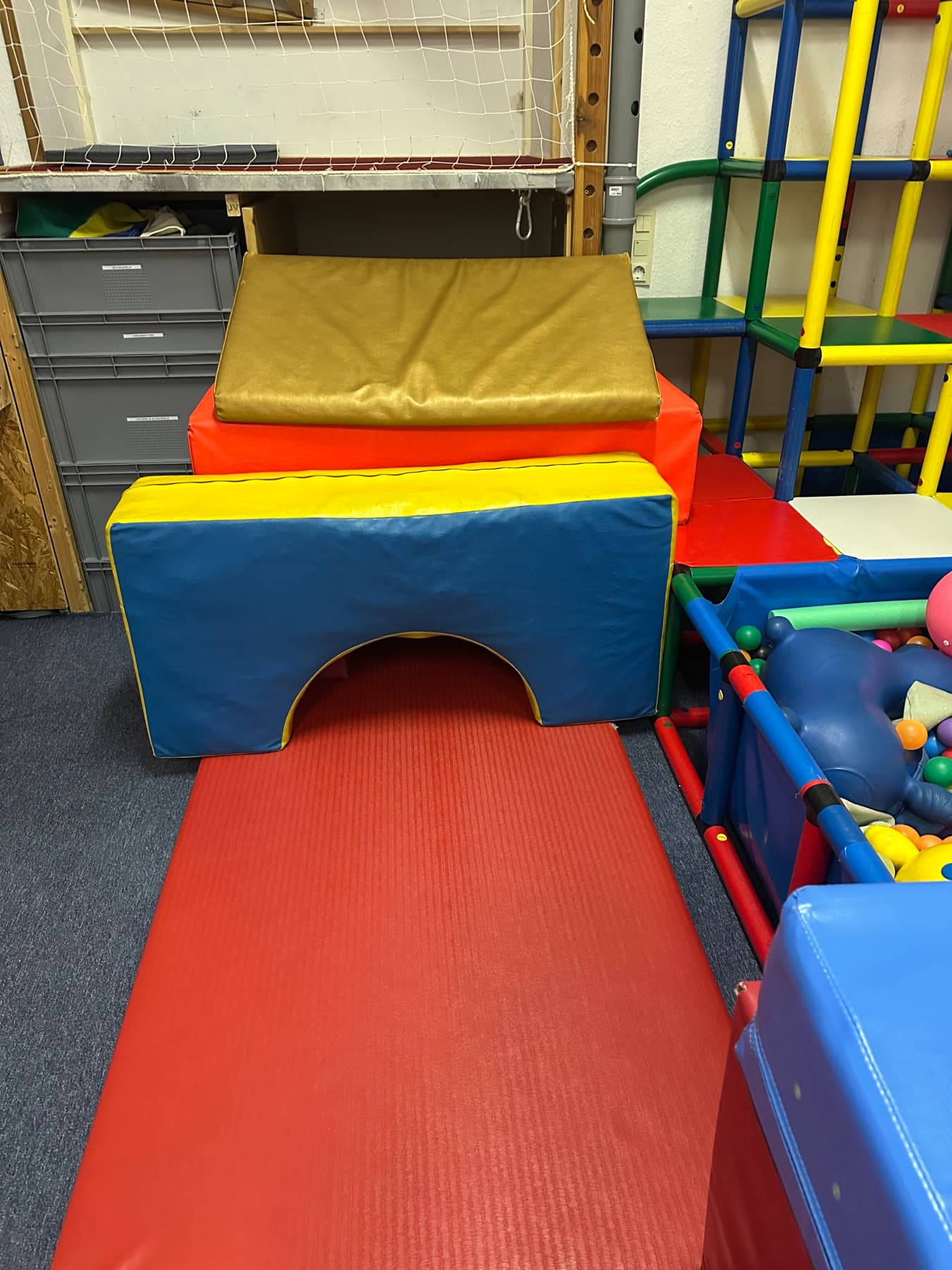 Räume der Trampolinschule jopala