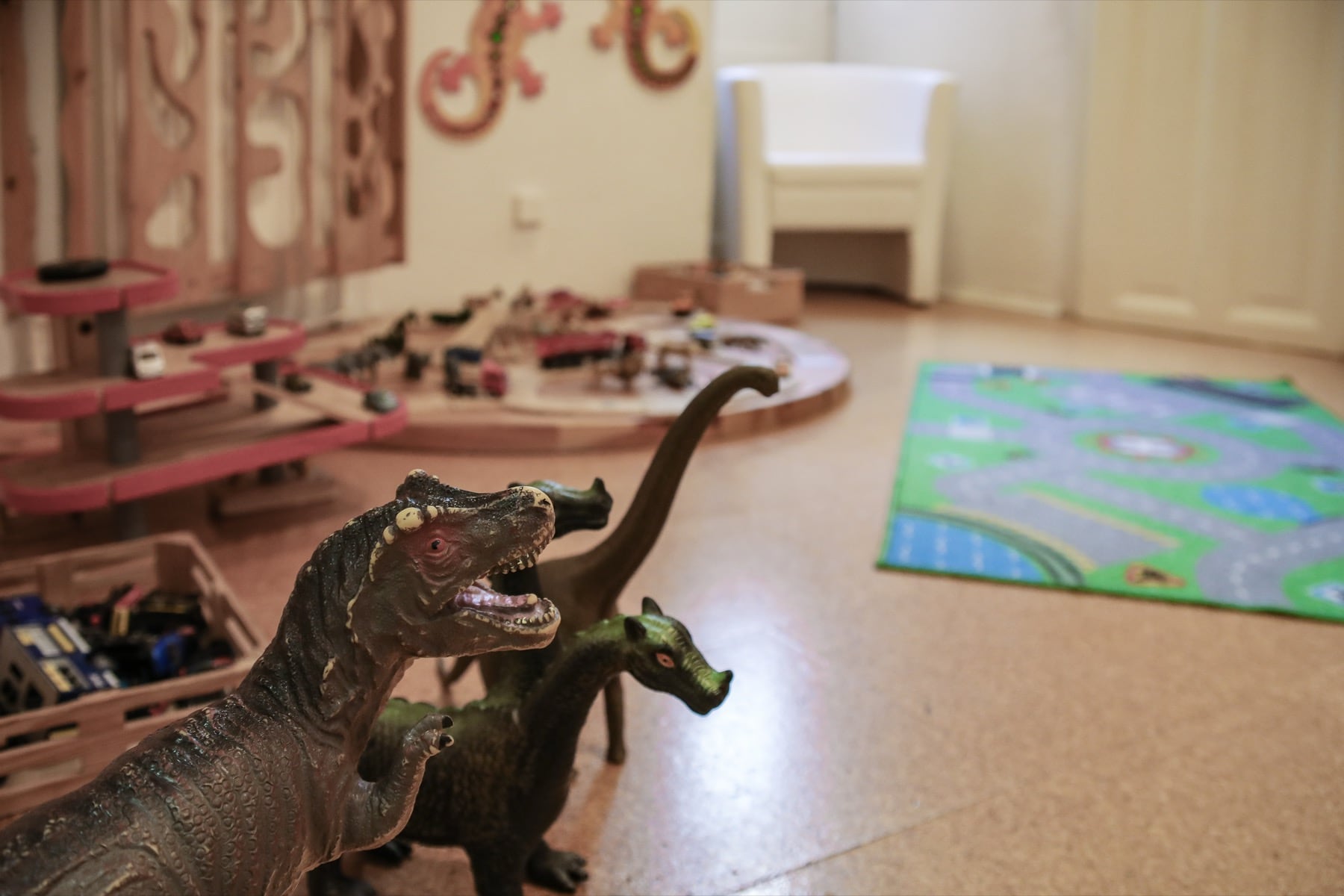 Dinosaurierfiguren im Spielzimmer von jopala