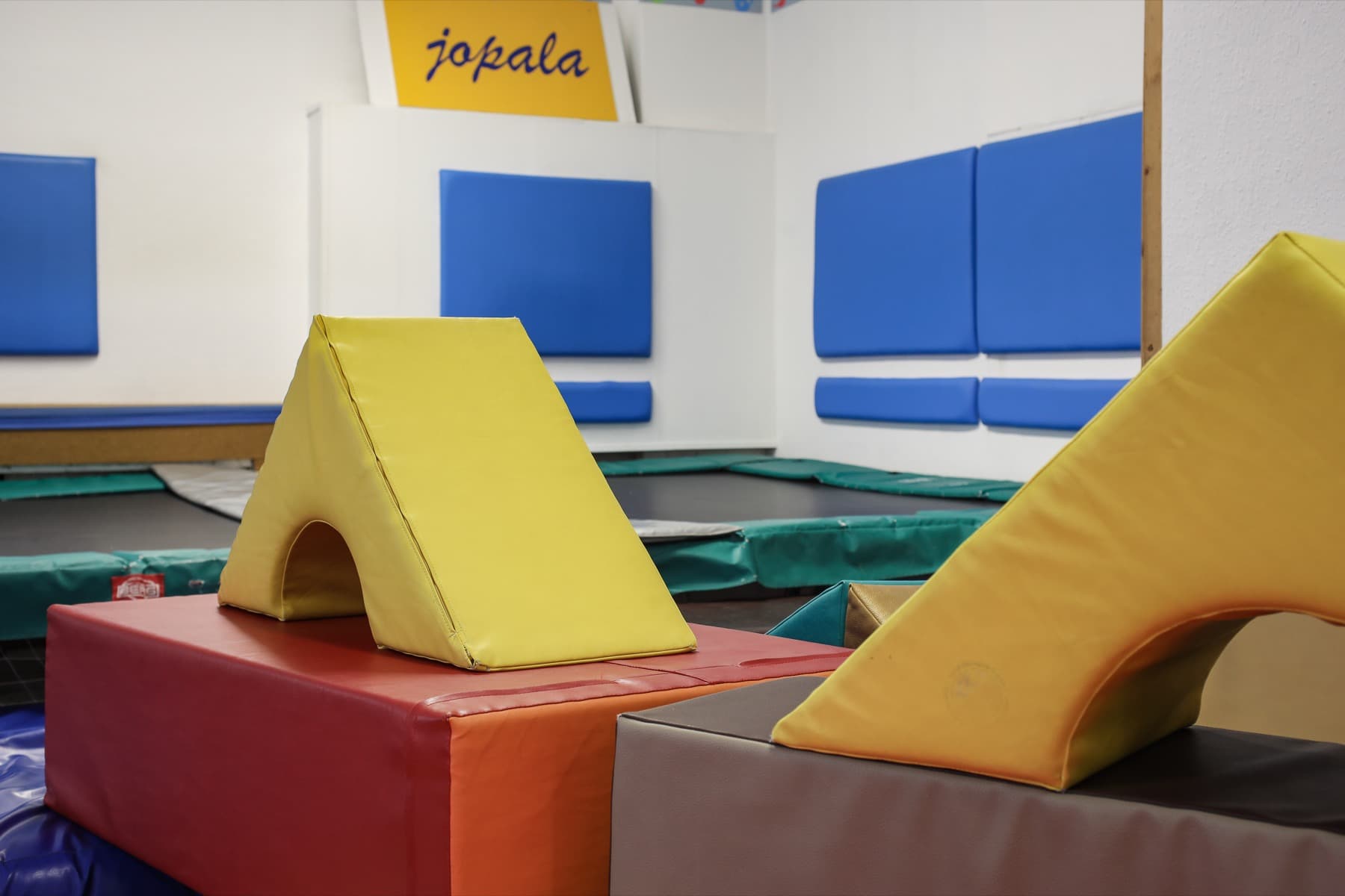Kindertreff jopala mit Matten und Bewegungsbereich