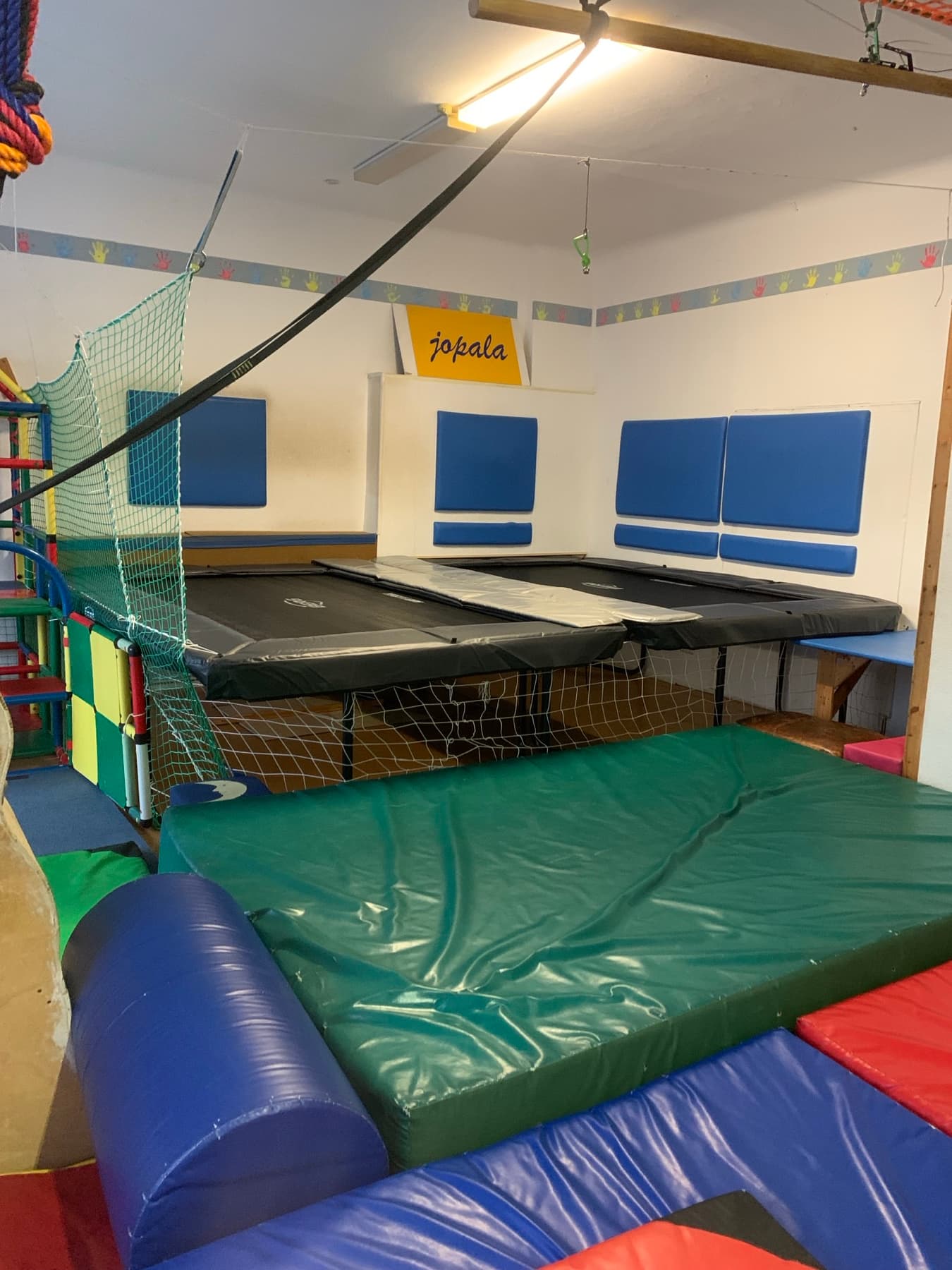 Trampolinspringen und Bewegungsraum bei jopala