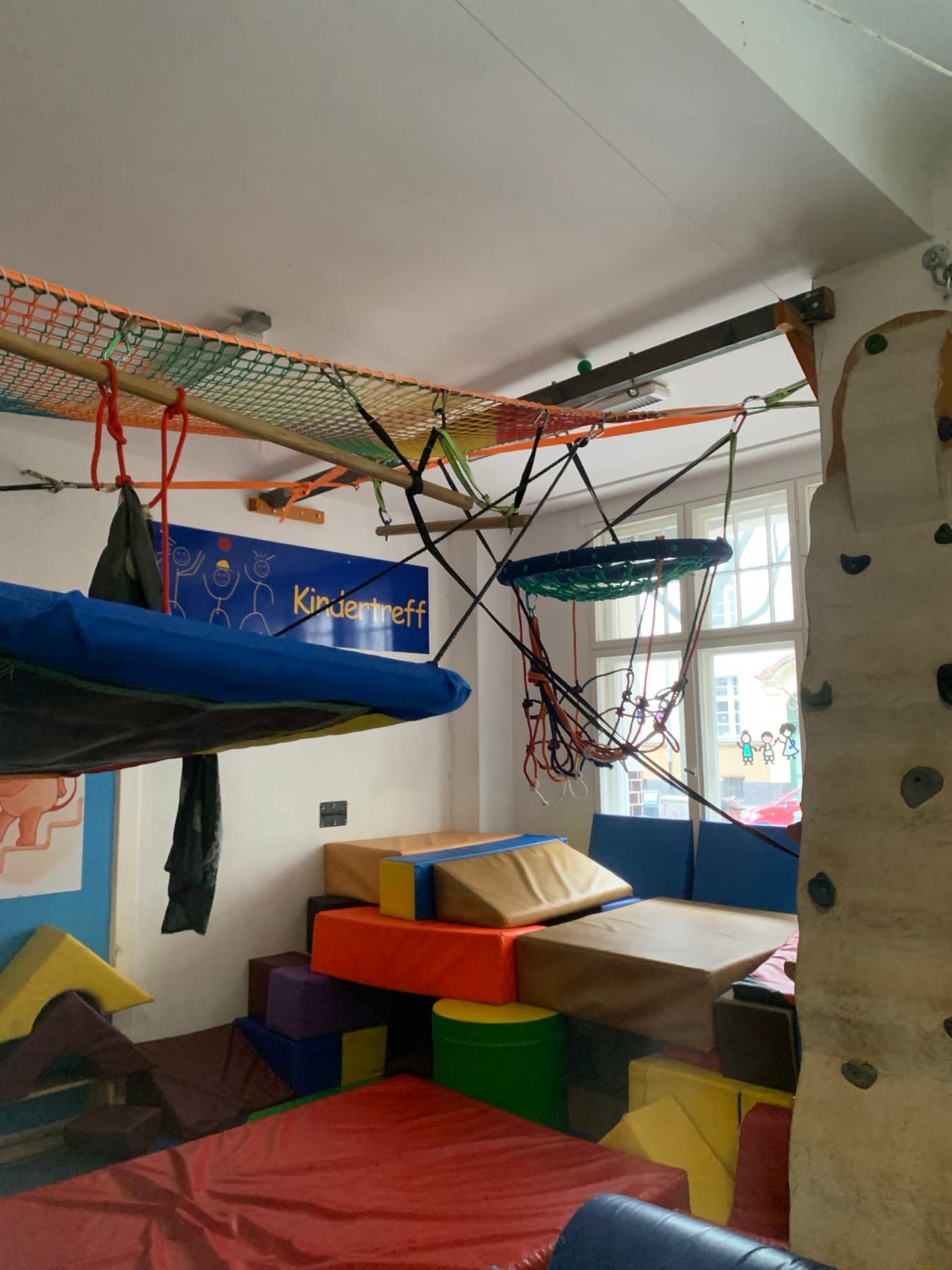 Trampolinspringen und Bewegungsraum bei jopala