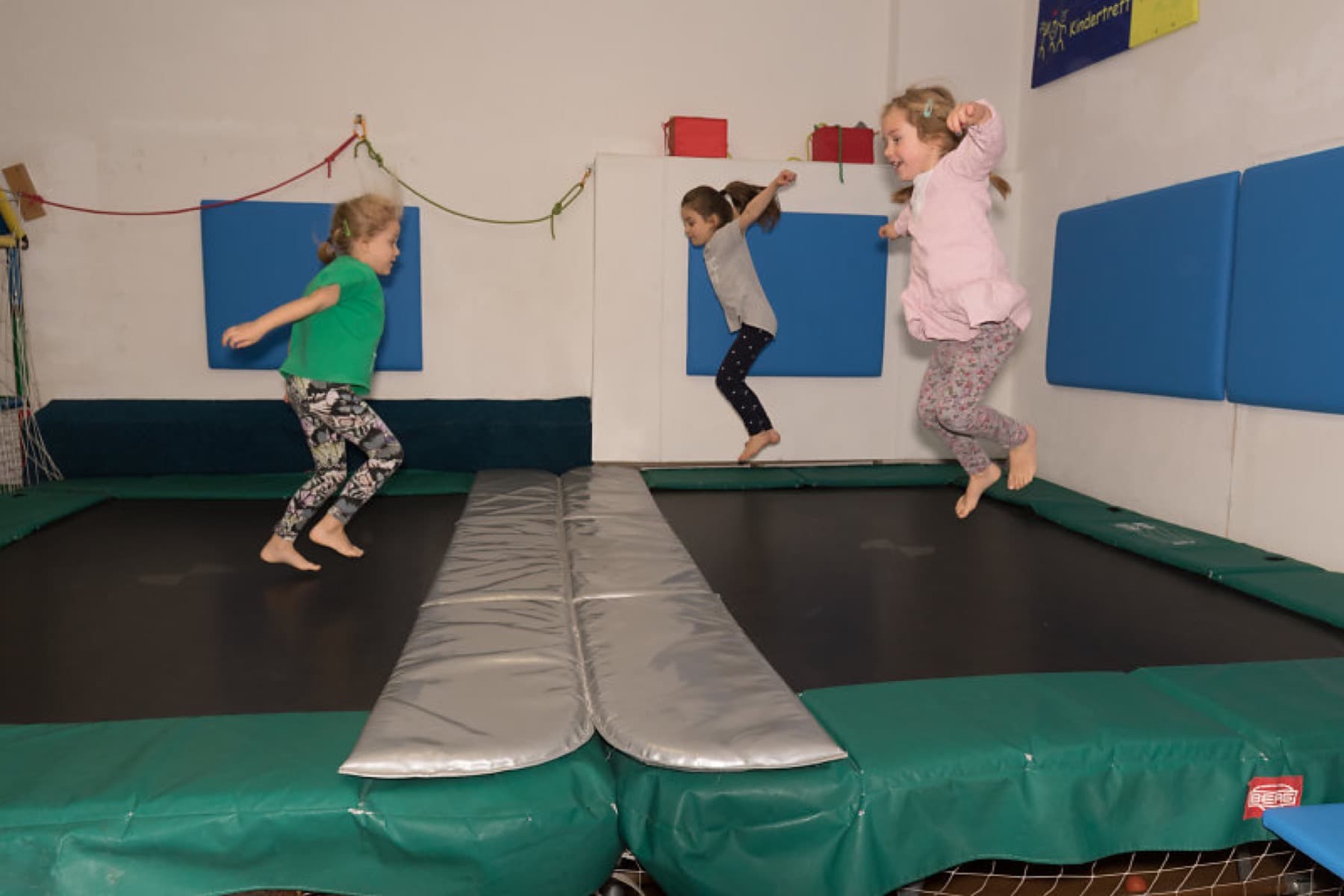 Trampolinspringen und Bewegungsraum bei jopala